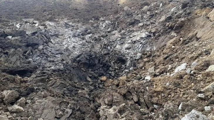 PKK, çamura saplanan bomba yüklü minibüsü patlattı