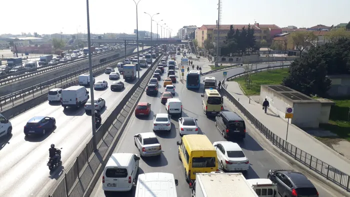 Son dakika: Avcılar ve Küçükçekmece'de denetim nedeniyle trafik yoğunluğu yaşanıyor - 1