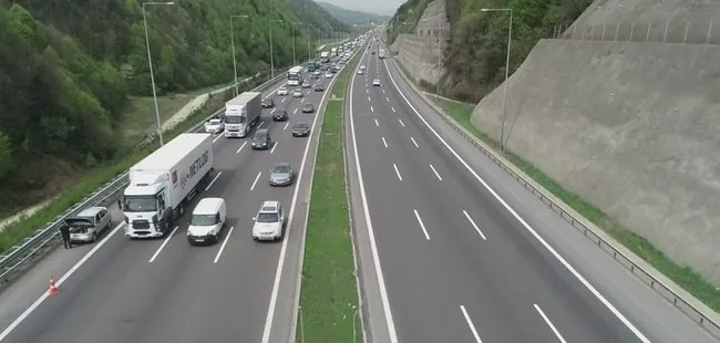 son-dakika-bolu-dagi-tuneli-kapatildi-mi-bolu-dagi-tuneli-neden-kapali-trafik-durumu-nedir-1619689606751.jpg Son dakika: Bolu Dağı Tüneli kapatıldı mı? Bolu Dağı Tüneli neden kapalı? Trafik durumu nedir? - 7
