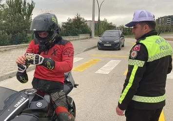 Influencer olma uğruna trafiği tehlikeye attı! 11 bin lira ceza yedi