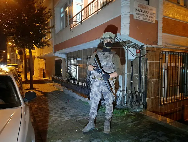 istanbulda-deasa-dev-operasyon-cok-sayida-gozalti-var-1615940112758.jpg İstanbul'da DEAŞ'a dev operasyon: Çok sayıda gözaltı var - 2