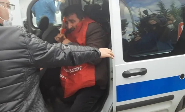 1634729048456.jpg CHP-İYİ Parti görüşmesi öncesi gerginlik! Polis müdahale etti - 2