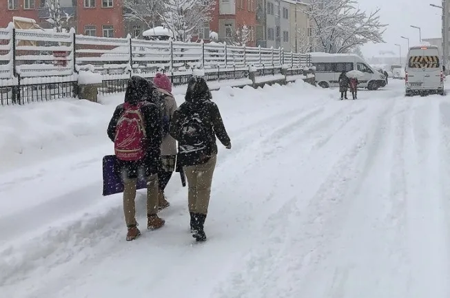 14-nisan-okullar-tatil-mi-valiliklerden-pes-pese-aciklamalar-iste-okullarin-tatil-edildigi-iller-1744574763493.jpg Fotoğraf-AA Arşiv