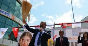 Balbay’dan süpürgeli referandum çalışması
