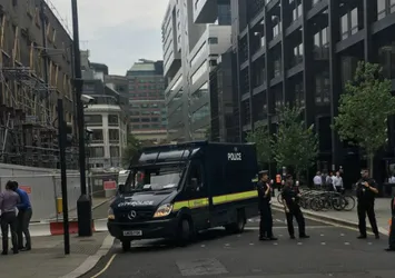 Londra'da bomba alarmı!
