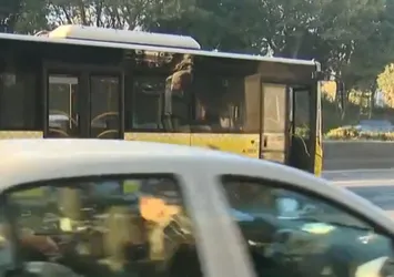İstanbul'da İETT arızları bitmiyor! İETT otobüsü yolun ortasında kaldı