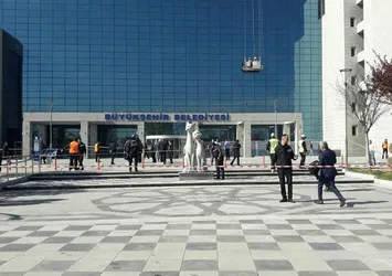 Ankara Büyükşehir Belediyesi'ne ateş açıldı