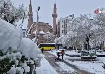 Mevsimin ilk karı Aksaray’ı beyaza bürüdü