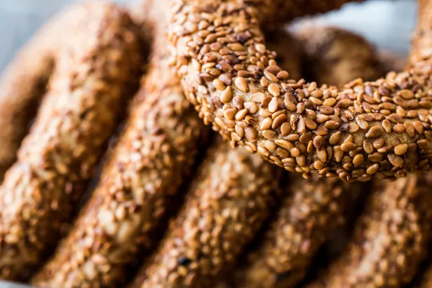 kandil-simidi-nasil-yapilir-berat-kandiline-ozel-evde-yapilabilecek-mahlepli-ve-mahlepsiz-kandil-simidi-tarifi-1647504607109.jpg Kandil simidi nasıl yapılır? Berat Kandili'ne özel evde yapılabilecek mahlepli ve mahlepsiz kandil simidi tarifi