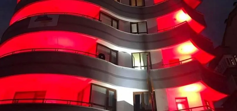 Ukrayna’nın Ankara Büyükelçiliği Türk bayrağı renkleriyle aydınlatıldı