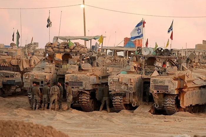 İsrail güçleri Gazze'de belirli noktalarda toplandı. (AFP)