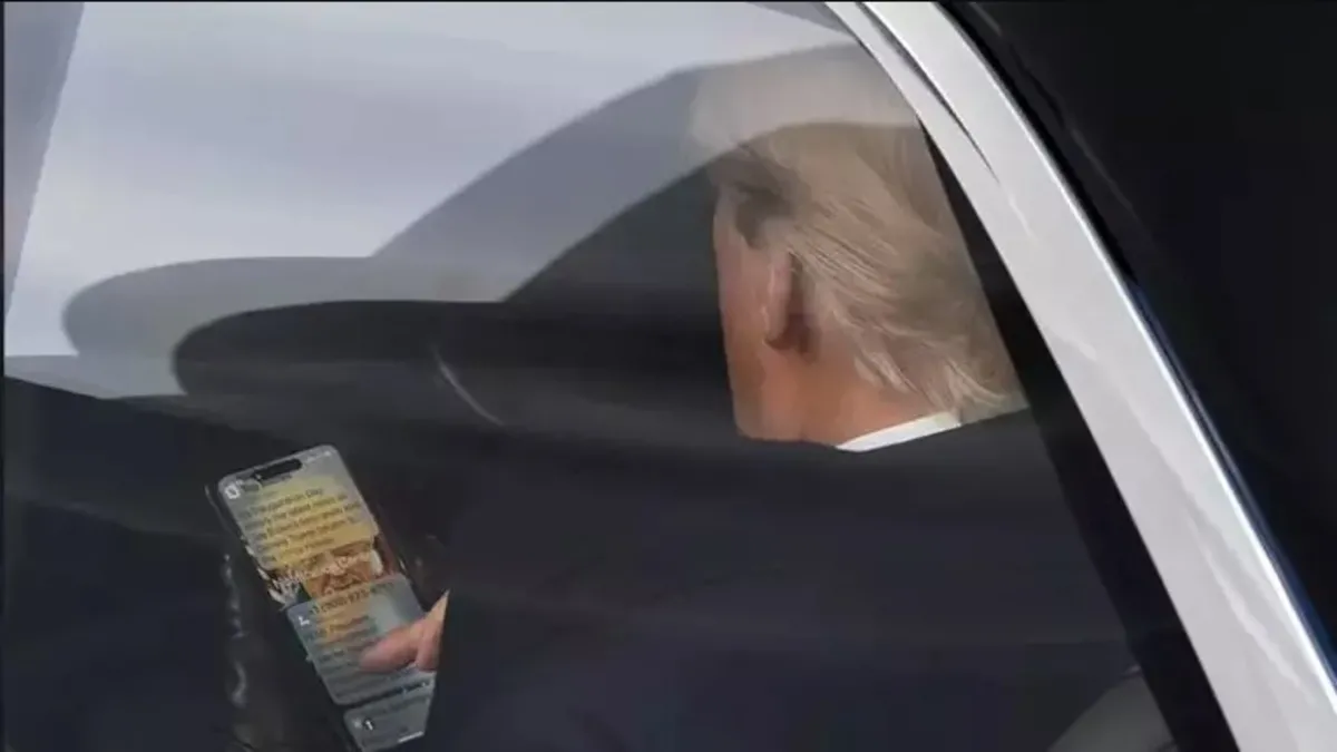 Trump'ın telefon ekranı objektiflere yansıdı! İşte başkanlık töreni öncesi gelen o mesaj!