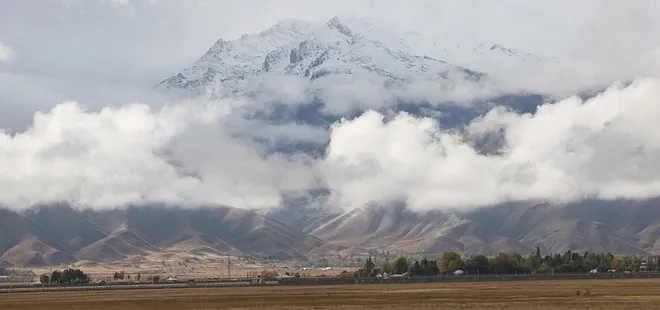 Hakkari- Cilo-Sat Dağları zirvesi beyaza büründü