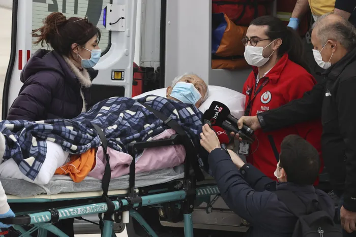 Son dakika: ABD’de yaşayan Prof. Dr. İlhan Başgöz ambulans uçakla Türkiye’ye getirildi