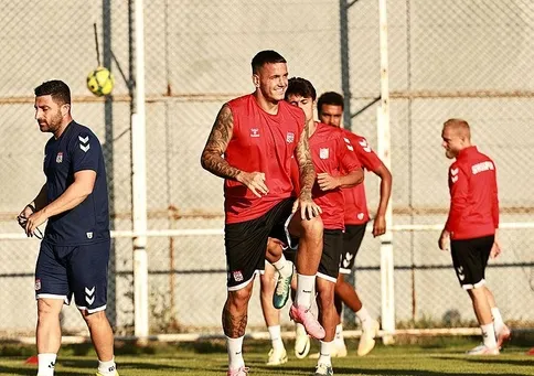 Sivasspor'dan Rey Manaj kararı!