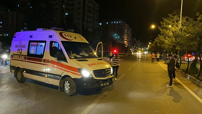 Niğde'de feci kaza! Otomobilin çarptığı 2 kadın öldü - 4