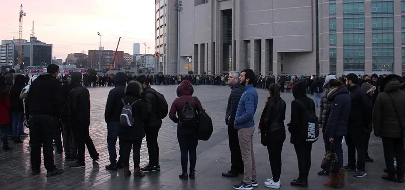 İstanbul Adalet Sarayı'nda uzun "katiplik" kuyruğu