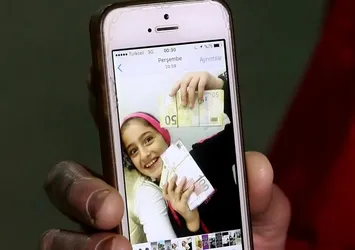Minibüs beklerken 50 bin TL buldular