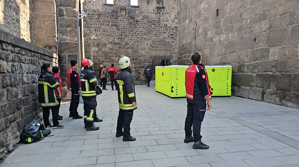 İntihardan vazgeçti, gazeteciye saldırdı