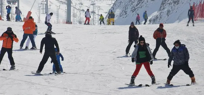 Turistlere kısıtlamada kayak keyfi