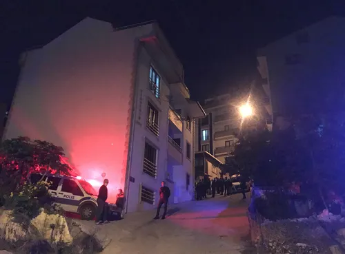 kocaelide-feci-olay-esini-ve-oglunu-oldurup-intihar-etti-1605226208547.jpg Kocaeli'de feci olay: Eşini ve oğlunu öldürüp intihar etti - 1