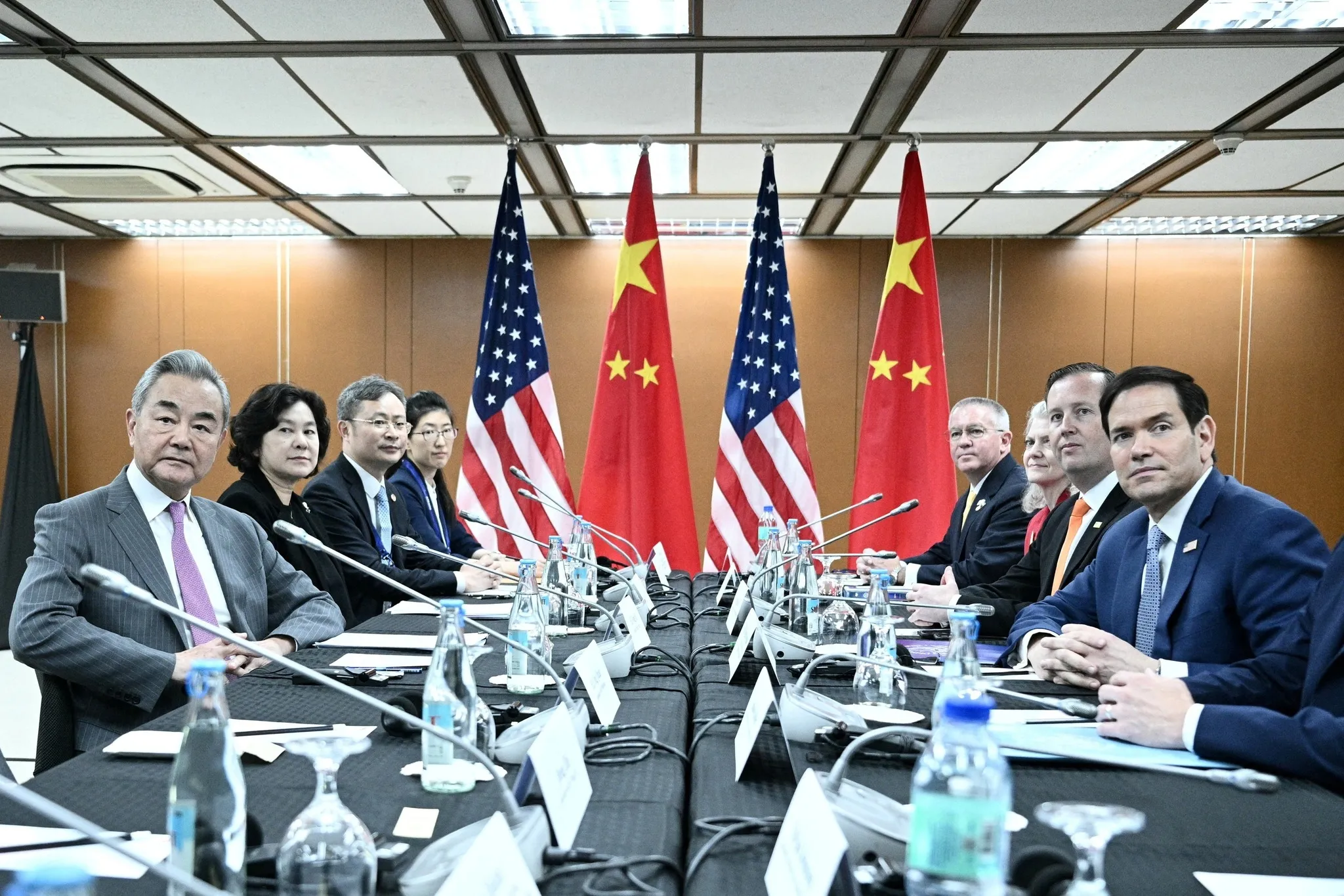 Washington ve Pekin Arasında Diplomasi Trafiği