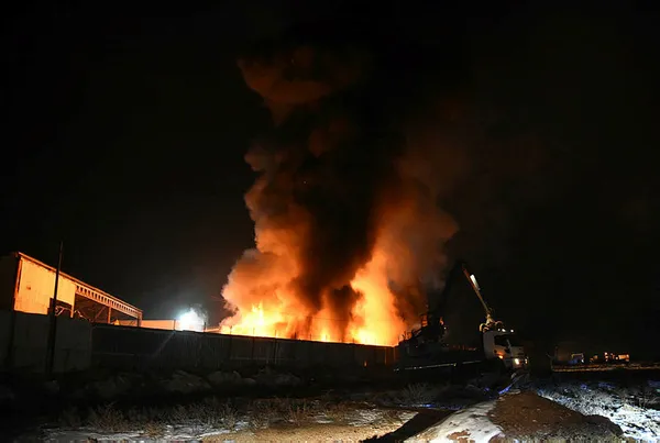 eskisehirdeki-geri-donusum-fabrikasinda-yangin-1611270624836.jpg Eskişehir’deki geri dönüşüm fabrikasında yangın - 1