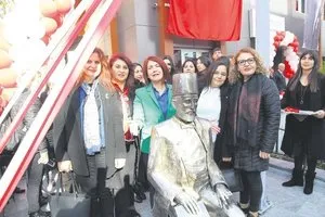 CHP’li Başkan Handan Toprak Benli’den heykel skandalı!