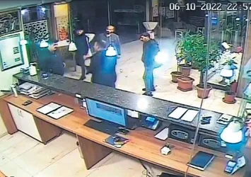 CHP'li Ardahan Belediye Başkanı Faruk Demir'den peş peşe skandal! Hibe ile yaptırdı iki kez ihaleye çıkardı, iş insanını tehdit etti, oteli bastı