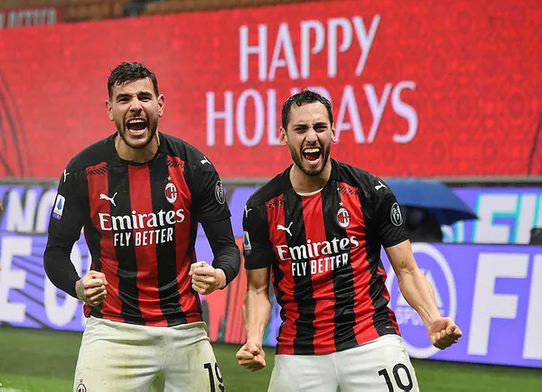 hakan-calhanoglu-yildizlasti-milan-lazioyu-devirdi-1608763545200.jpg Hakan Çalhanoğlu yıldızlaştı, Milan Lazio'yu devirdi - 1