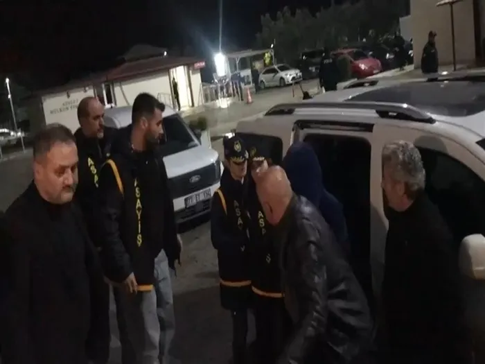 polis-ilk-gun-cinayet-demist-gullu-dosyasinda-soke-eden-ses-kaydi-1769857252646.jpg Kaynak: DHA