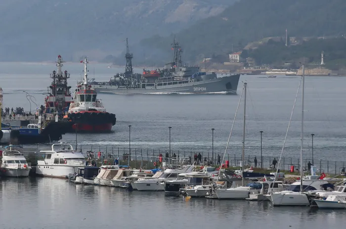 Son dakika: Rus savaş gemisi İstanbul Boğazı'ndan geçti - 1
