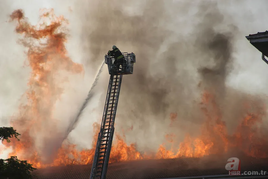 Konya'da bir lisenin çatısında yangın çıktı 15