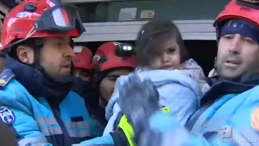 Enkaz başında umutlu bekleyiş! Kurtarma çalışmaları aralıksız devam ediyor 6