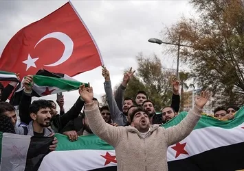 Yunanistan Dışişleri Bakanı'ndan Suriye ve Orta Doğu vurgusu: Türkiye aktif bir aktör