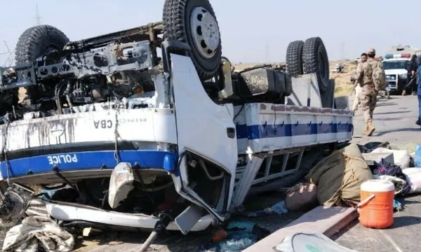 son-dakika-pakistanda-polis-aracina-saldiri-cok-sayida-olu-var-1678086664230.jpg Son dakika: Pakistan'da polis aracına saldırı! Çok sayıda ölü var - 2