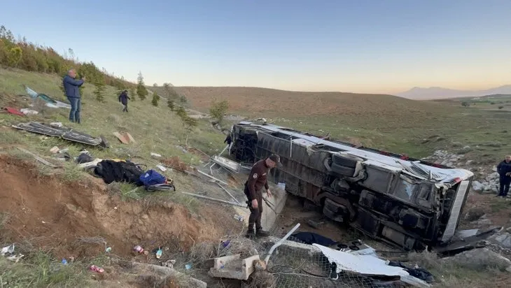 Niğde’de üniversite öğrencilerini taşıyan otobüs devrildi! İçişleri Bakanı Süleyman Soylu kaza nedenini açıkladı