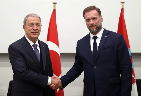 son-dakika-milli-savunma-bakani-hulusi-akar-nato-karargahinda-hirvatistan-savunma-bakani-banozic-ile-gorustu-1665575124526.jpg Son dakika: Milli Savunma Bakanı Hulusi Akar NATO Karargahı'nda Hırvatistan Savunma Bakanı Banozic ile görüştü - 1