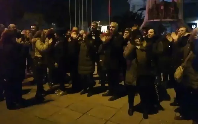 Canan Kaftancıoğlu'nu desteklediler! Bülent Kerimoğlu için "hırsız" sloganları...