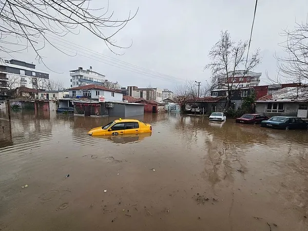 antalyada-sehri-su-basti-valilikten-flas-aciklama-egitime-bir-gun-daha-ara-verildi-1707829941908.jpeg Antalya'da şehri su bastı! Valilikten flaş açıklama: Eğitime bir gün daha ara verildi - 7