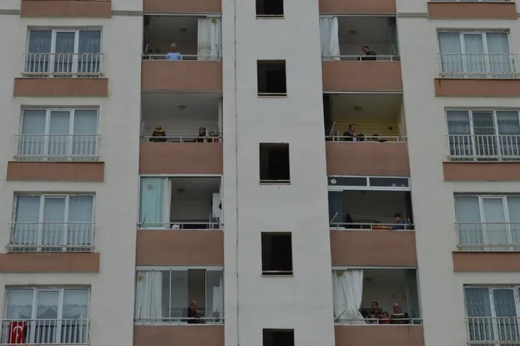 Koronavirüs günlerinde Ramazan! Geleneği balkonlardan böyle sürdürdüler