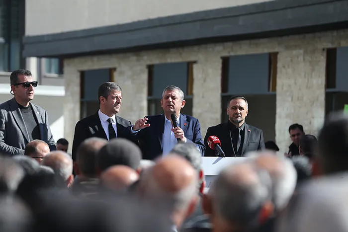 bakan-murat-kurumdan-chpye-istanbulda-yolsuzlugun-kitabini-yazdiniz-1770295913768.jpg Bakan Murat Kurum'dan CHP'ye: İstanbul'da yolsuzluğun kitabını yazdınız - 2