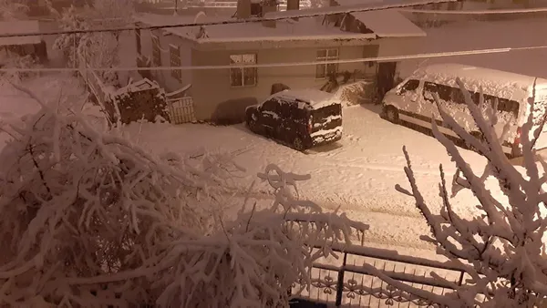 meteoroloji-hava-durum-raporunu-paylasti-istanbul-dahil-bircok-ile-kar-ve-saganak-uyarisi-dikkat-aksam-saatler-1671607179670.jpg Kara kış kapıda ❄️ Zemheri günleri geliyor | İstanbul'a kar ne zaman yağacak? ☃ Güneşe aldanmayın diyerek uyardı - 7