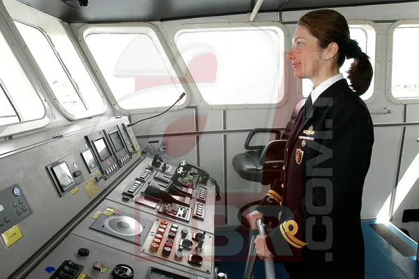 2004te-bir-ilk-olmustu-yas-karari-sonrasi-da-yeni-bir-ilke-imza-atti-iste-turkiyenin-ilk-kadin-amirali-gokcen-1691072917241.jpg 2004'te bir ilk olmuştu! YAŞ kararı sonrası yeni bir ilke imza attı! İşte Türkiye'nin ilk kadın amirali: Gökçen Fırat - 6