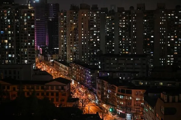 Çin'de koronavirüs paniği! Kapanmalar yeniden başladı! Halk pencerelerden çığlık atıyor - 1