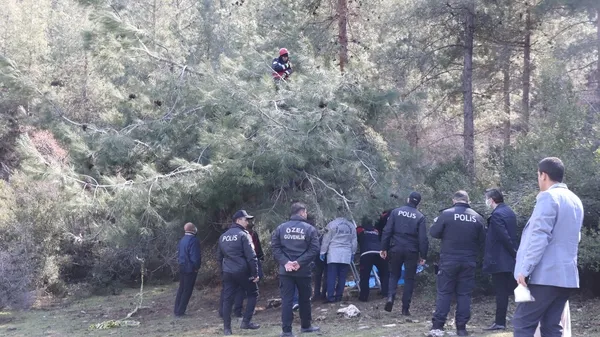 denizlide-gencin-kahreden-sonu-cesedi-ile-notu-ayni-anda-bulundu-uzaklarda-aramayin-1647869153225.jpg Denizli’de gencin kahreden sonu! Cesedi ile notu aynı anda bulundu: Uzaklarda aramayın - 1