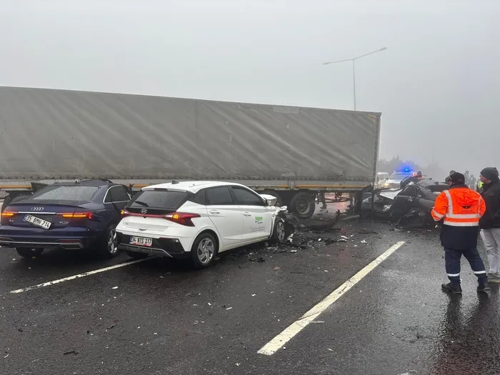 Gaziantep'te zincirleme kazada ortalık savaş alanına döndü: 2 ölü, çok sayıda yaralı var - 1