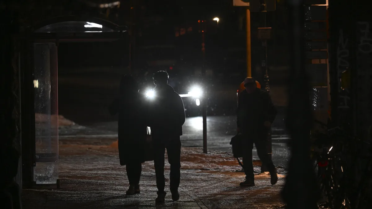 Berlin’in ışıkları söndü, Alman Devleti ışığı parada aradı! Sabotajcıyı bulana 1 milyon euro ödül