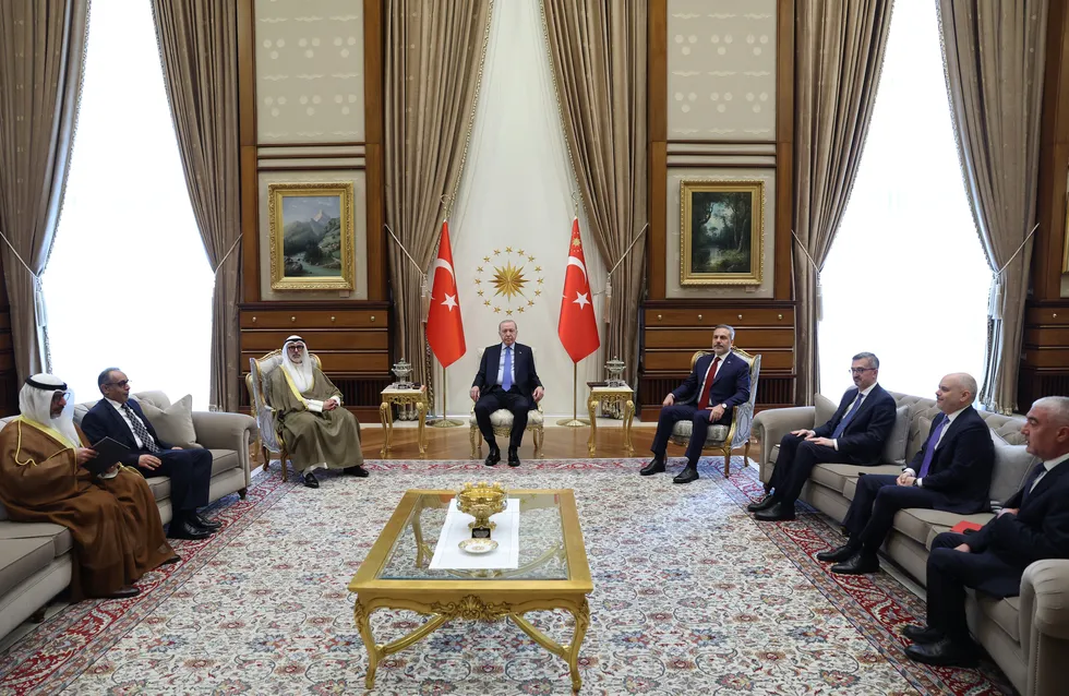 bestepede-onemli-kabul-baskan-erdogan-kuveyt-disisleri-bakani-ile-gorustu-iste-ilk-kareler-1777898713506.jpg Fotoğraf-AA