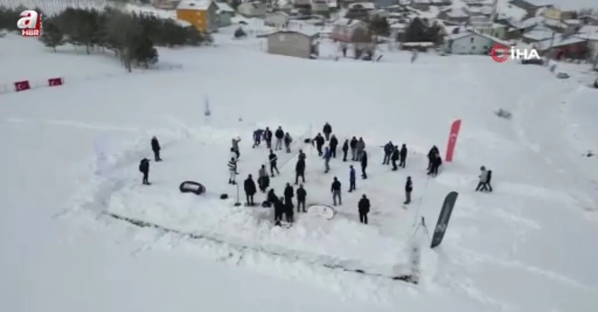Kar voleybolu geleneği 32 yıldır sürüyor